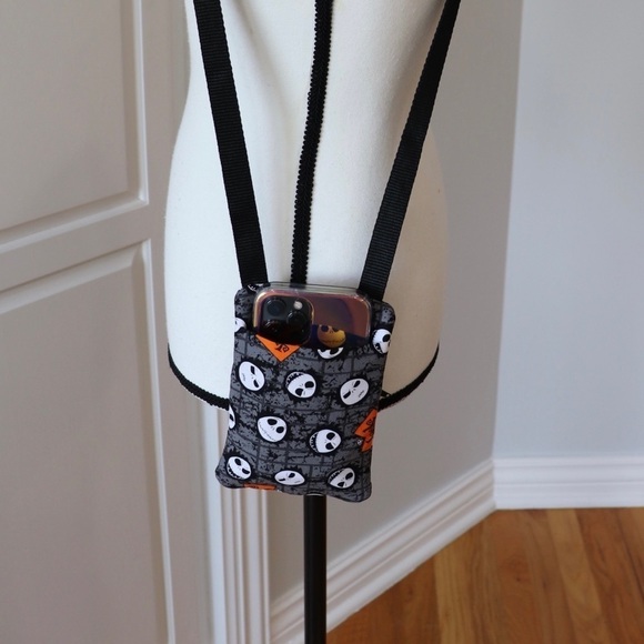 Nightmare Before Christmas new handmade two zippered crossbody NWOT - Picture 10 of 13